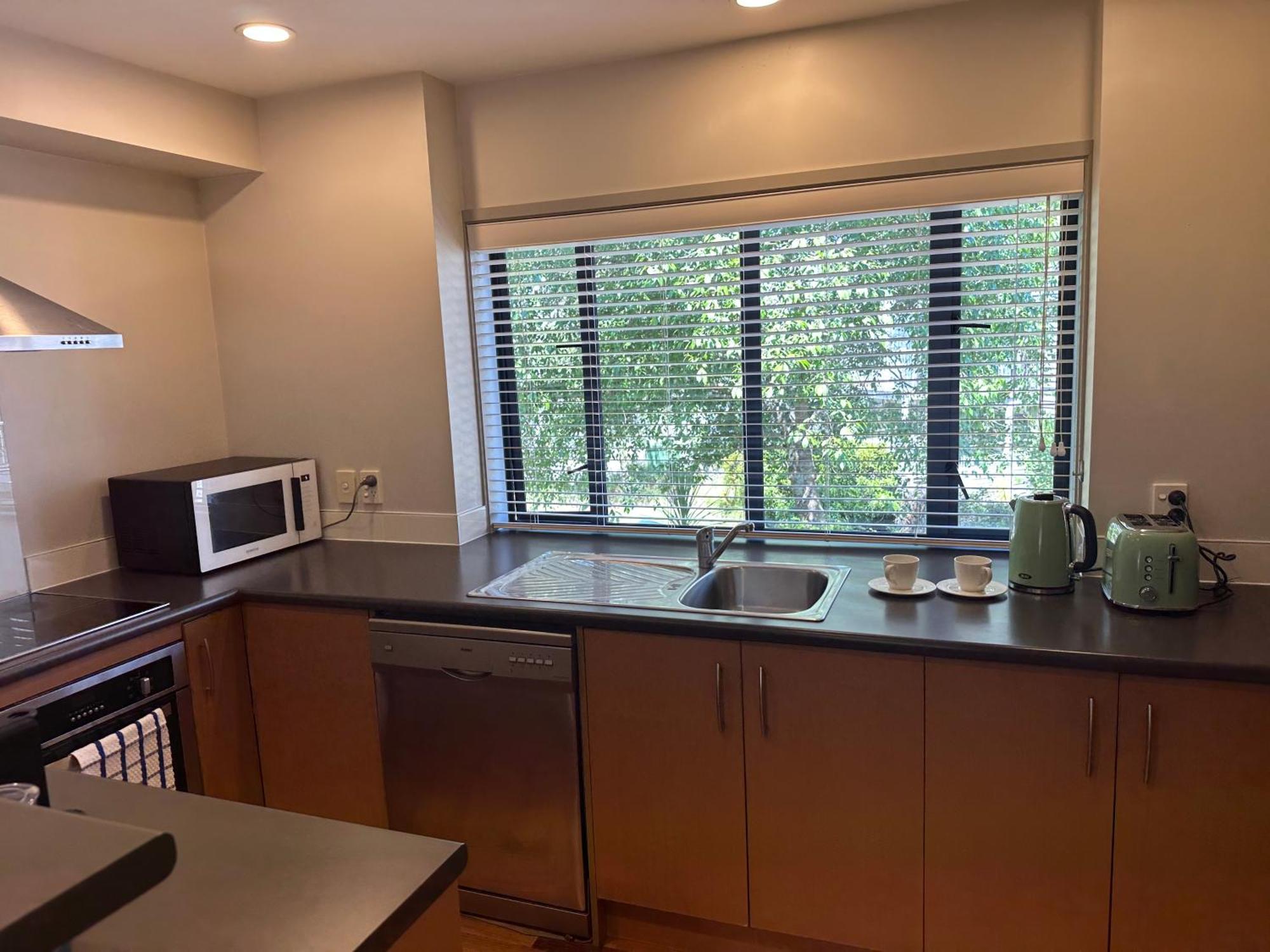 3 Bdr 2bathroom--akl Cbd