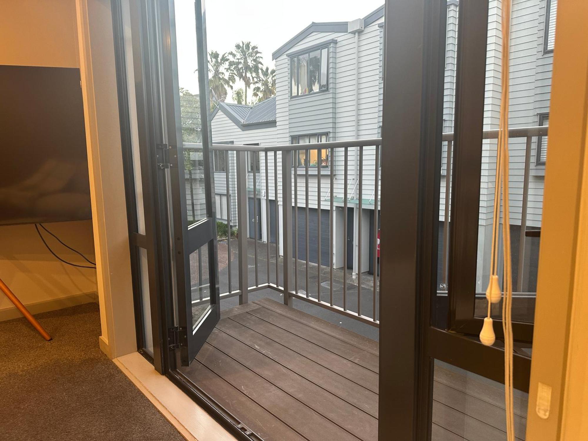 3 Bdr 2bathroom--akl Cbd